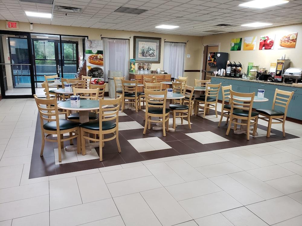 Quality Inn & Suites Sellersburg Екстер'єр фото