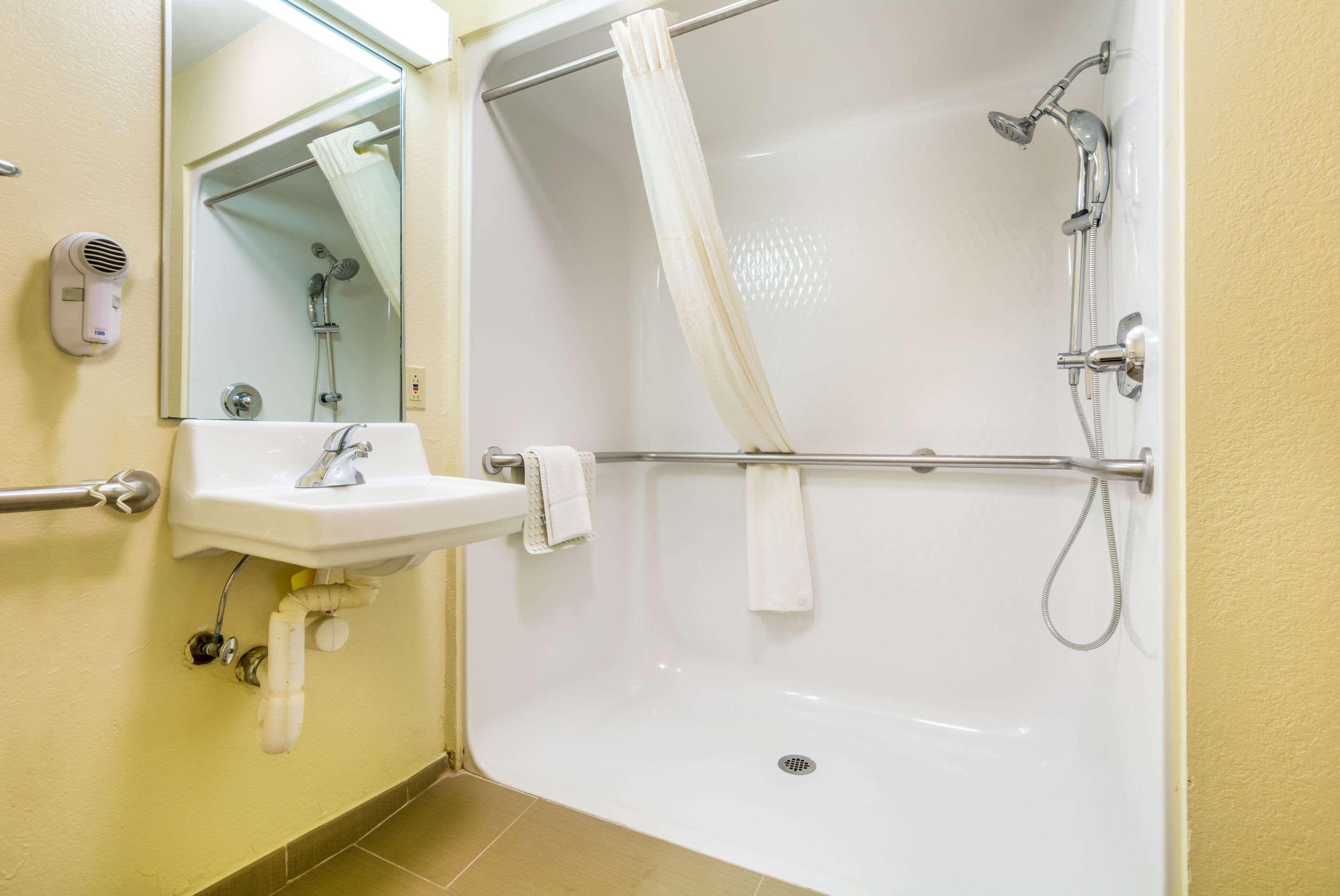 Quality Inn & Suites Sellersburg Екстер'єр фото