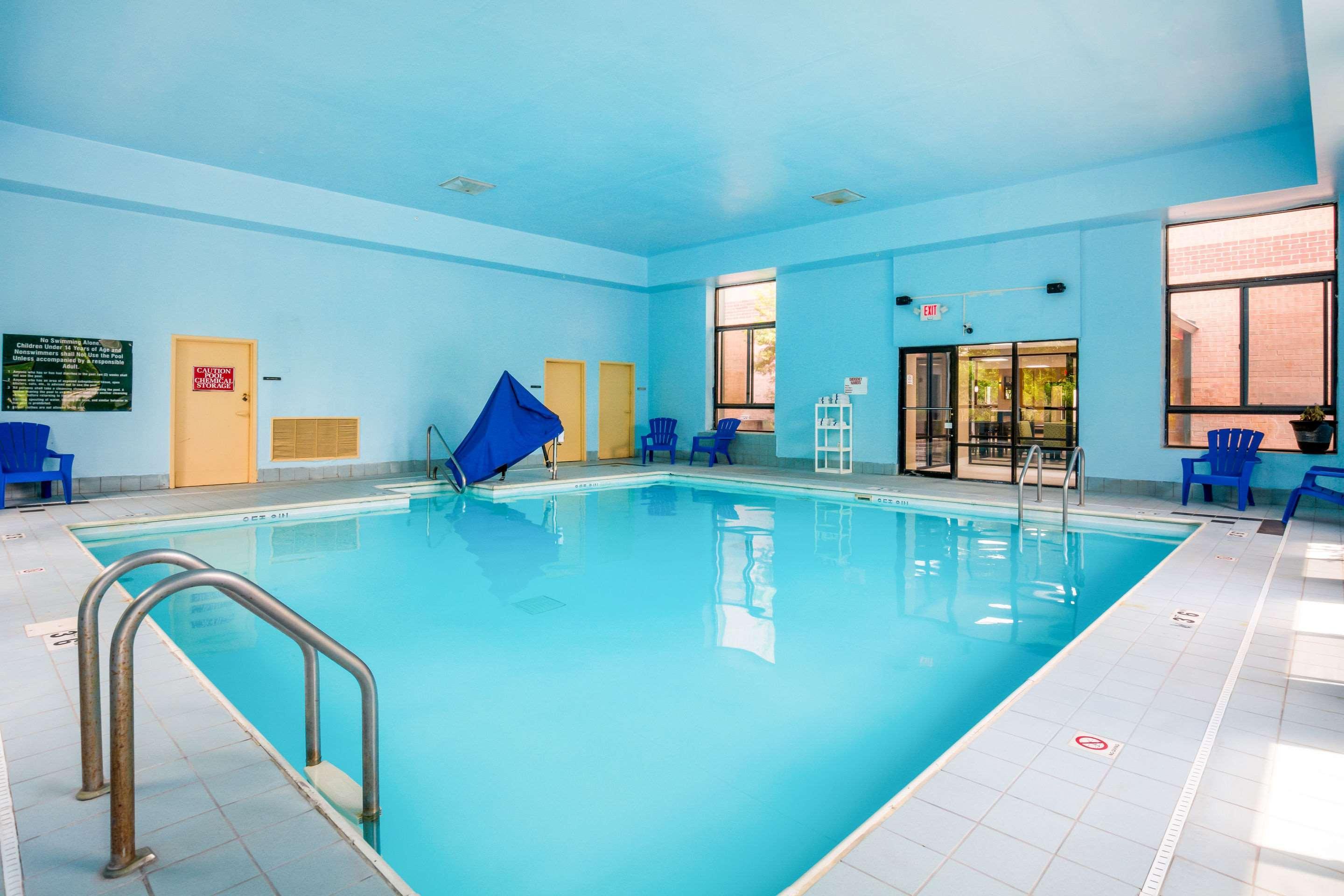 Quality Inn & Suites Sellersburg Екстер'єр фото
