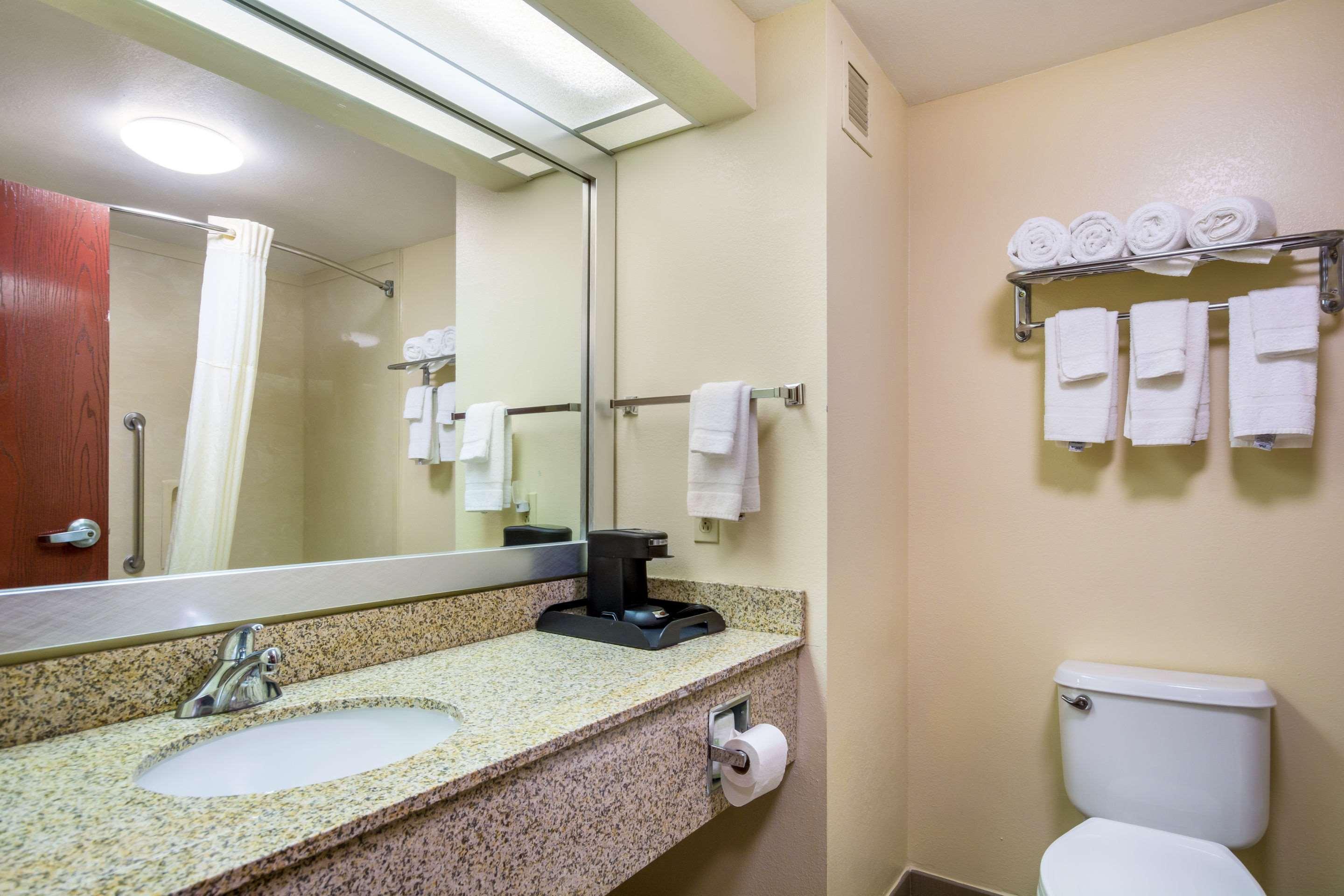 Quality Inn & Suites Sellersburg Екстер'єр фото