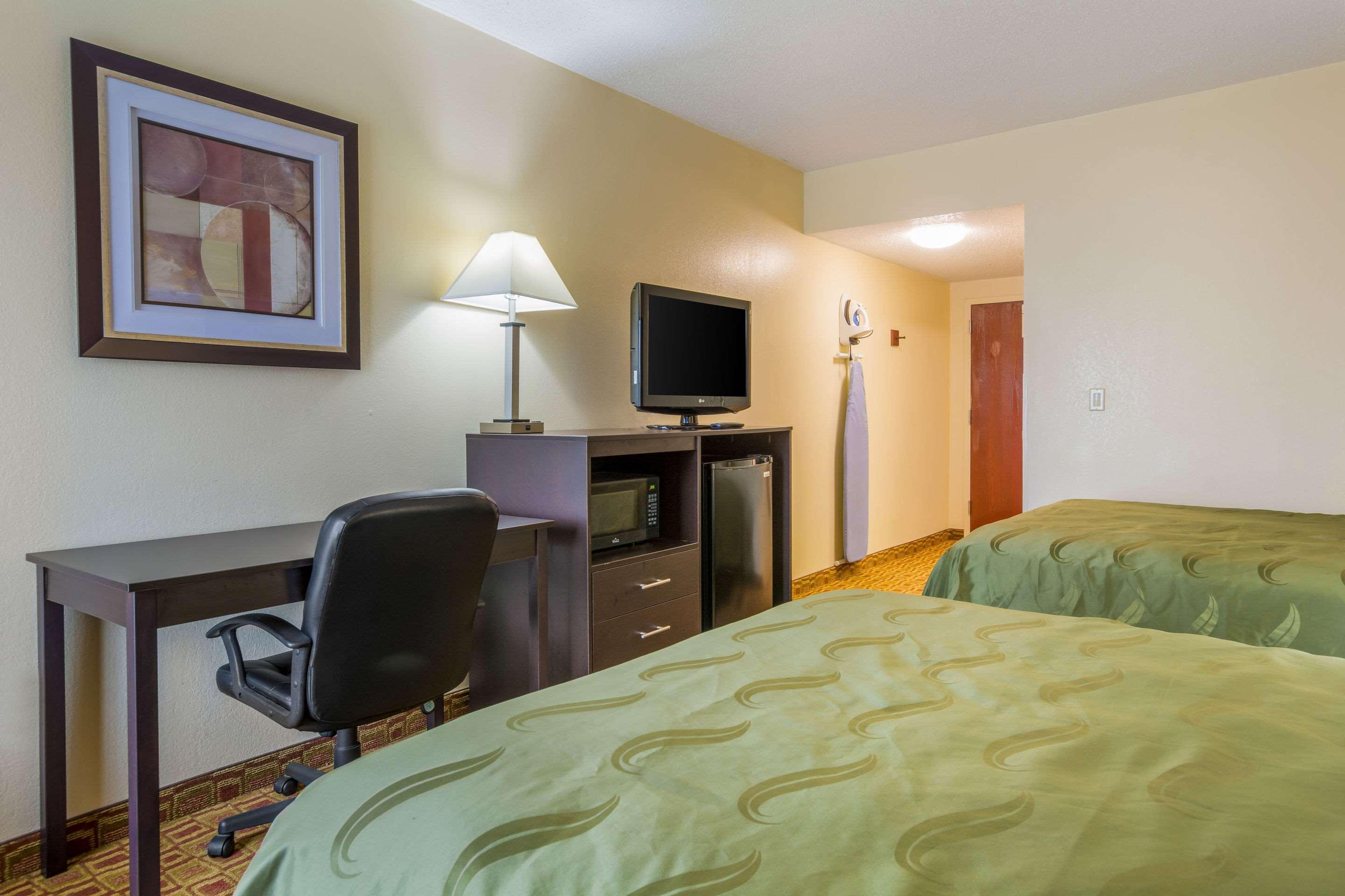Quality Inn & Suites Sellersburg Екстер'єр фото