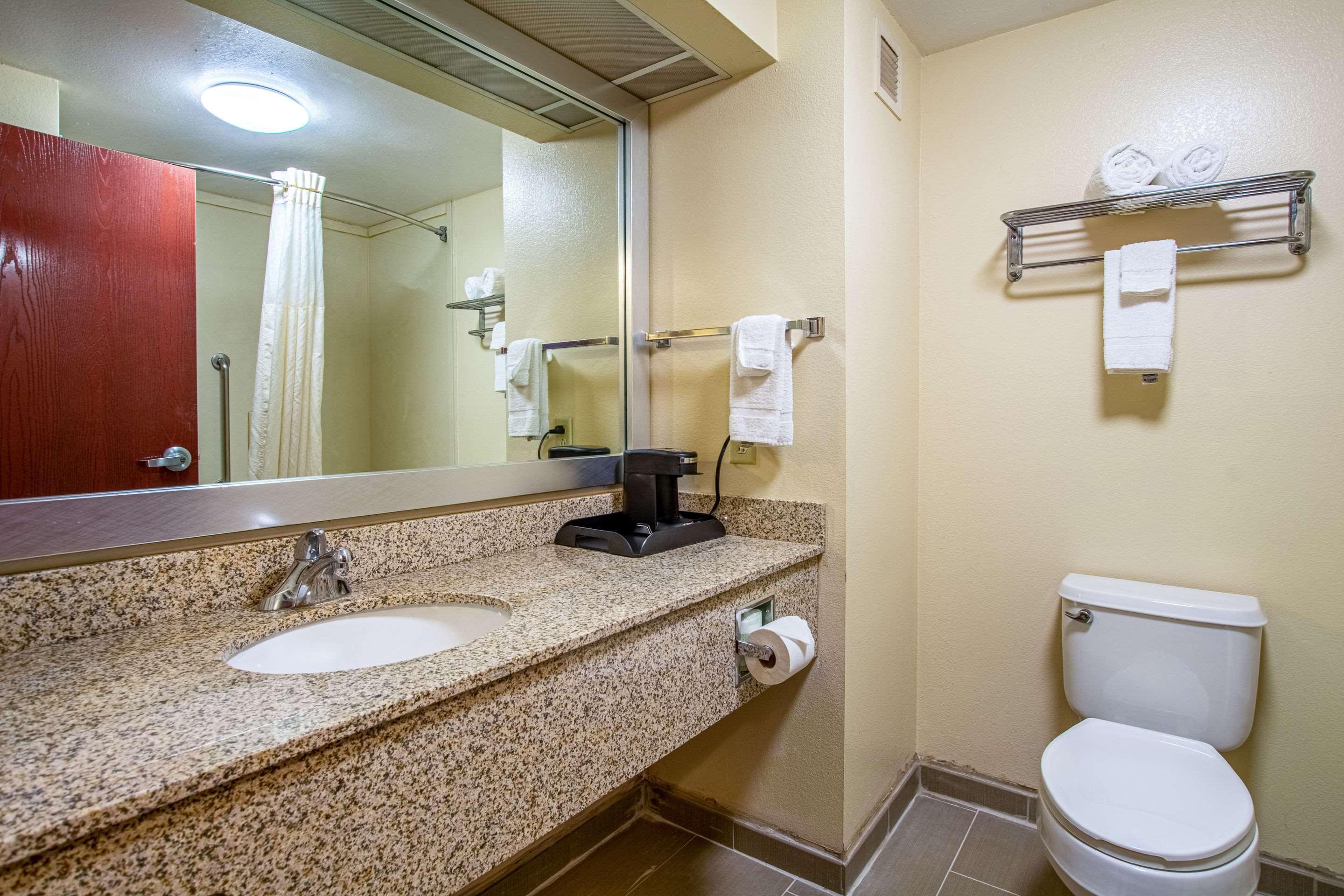 Quality Inn & Suites Sellersburg Екстер'єр фото