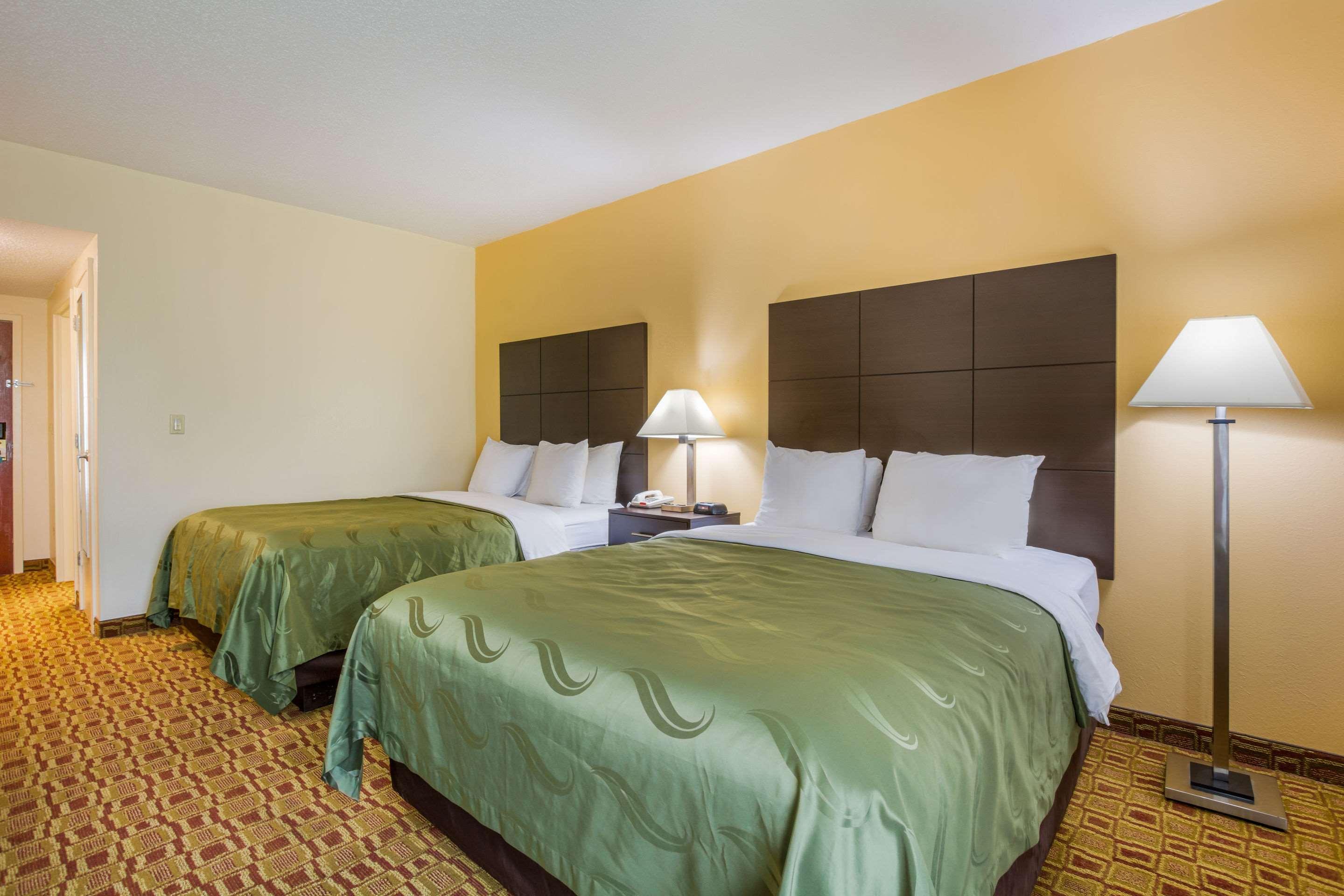 Quality Inn & Suites Sellersburg Екстер'єр фото