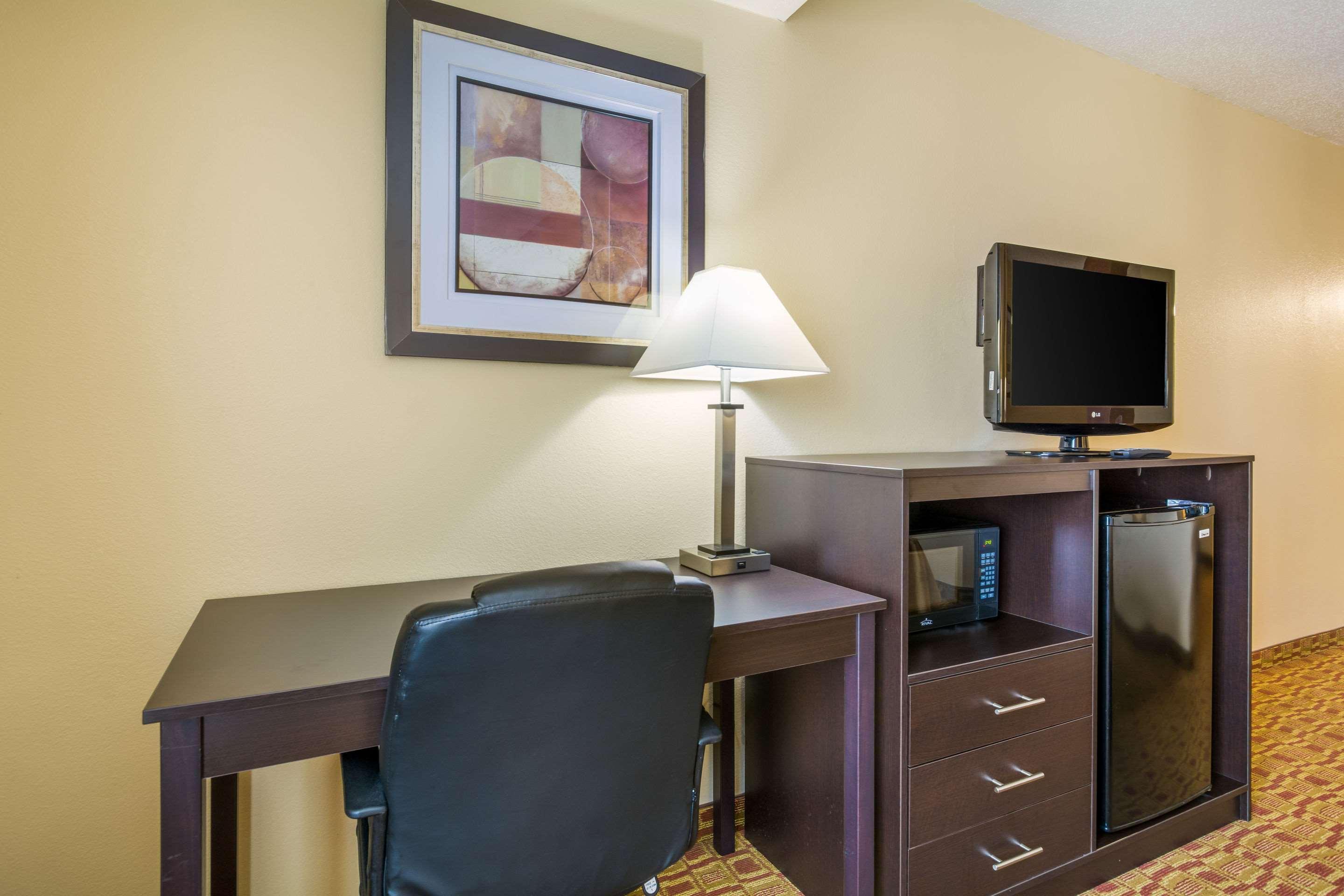Quality Inn & Suites Sellersburg Екстер'єр фото