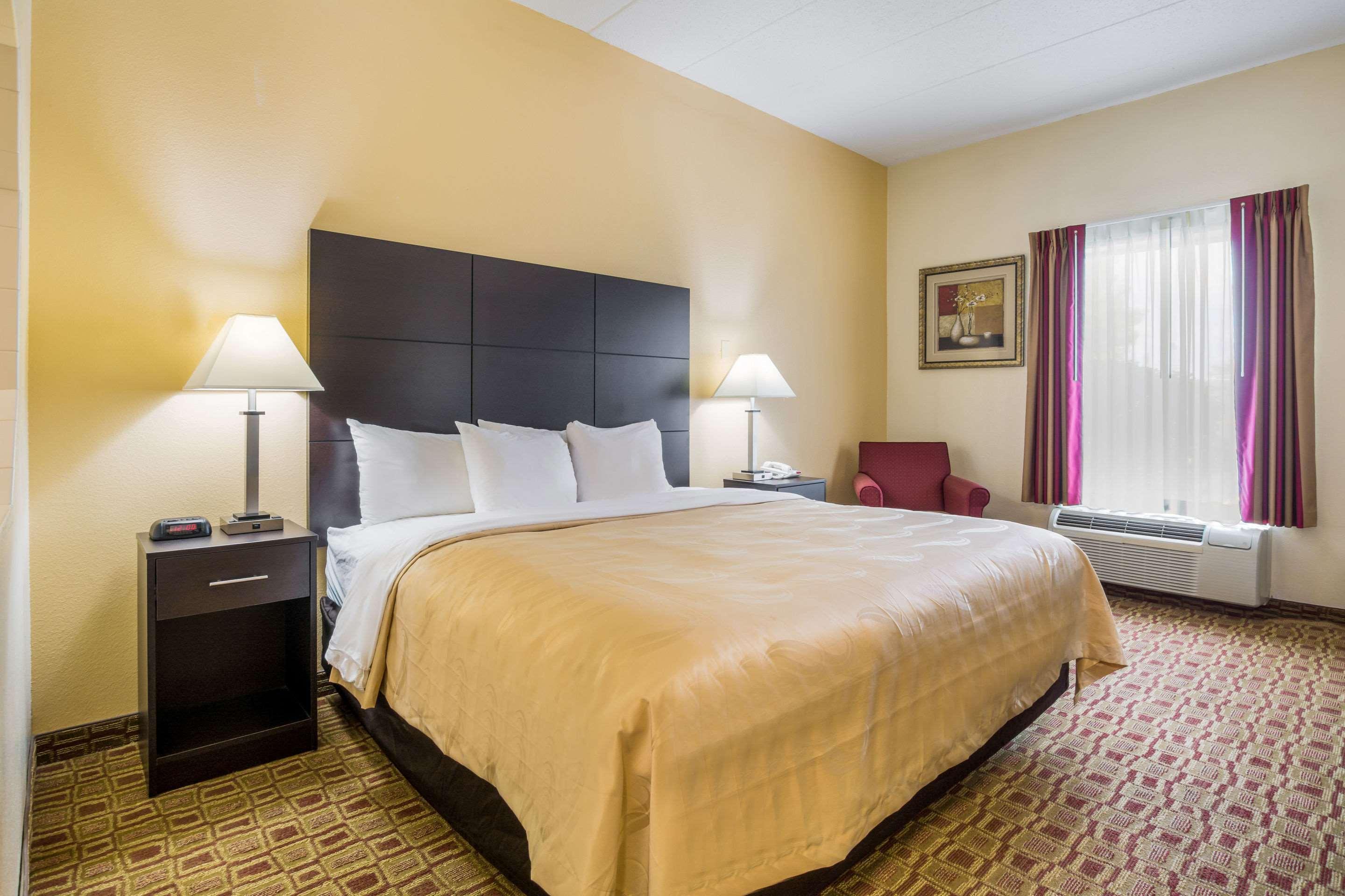 Quality Inn & Suites Sellersburg Екстер'єр фото