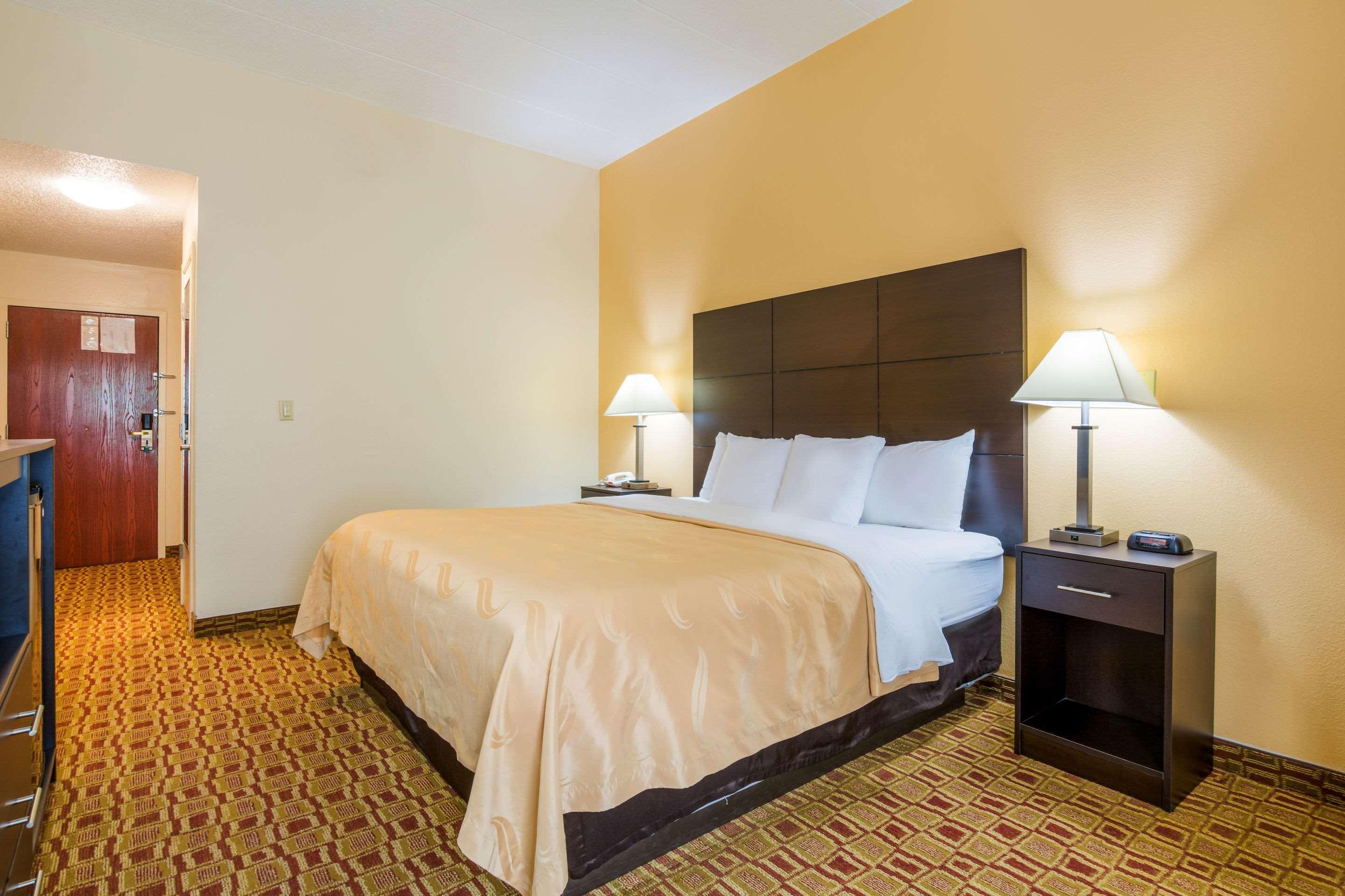 Quality Inn & Suites Sellersburg Екстер'єр фото