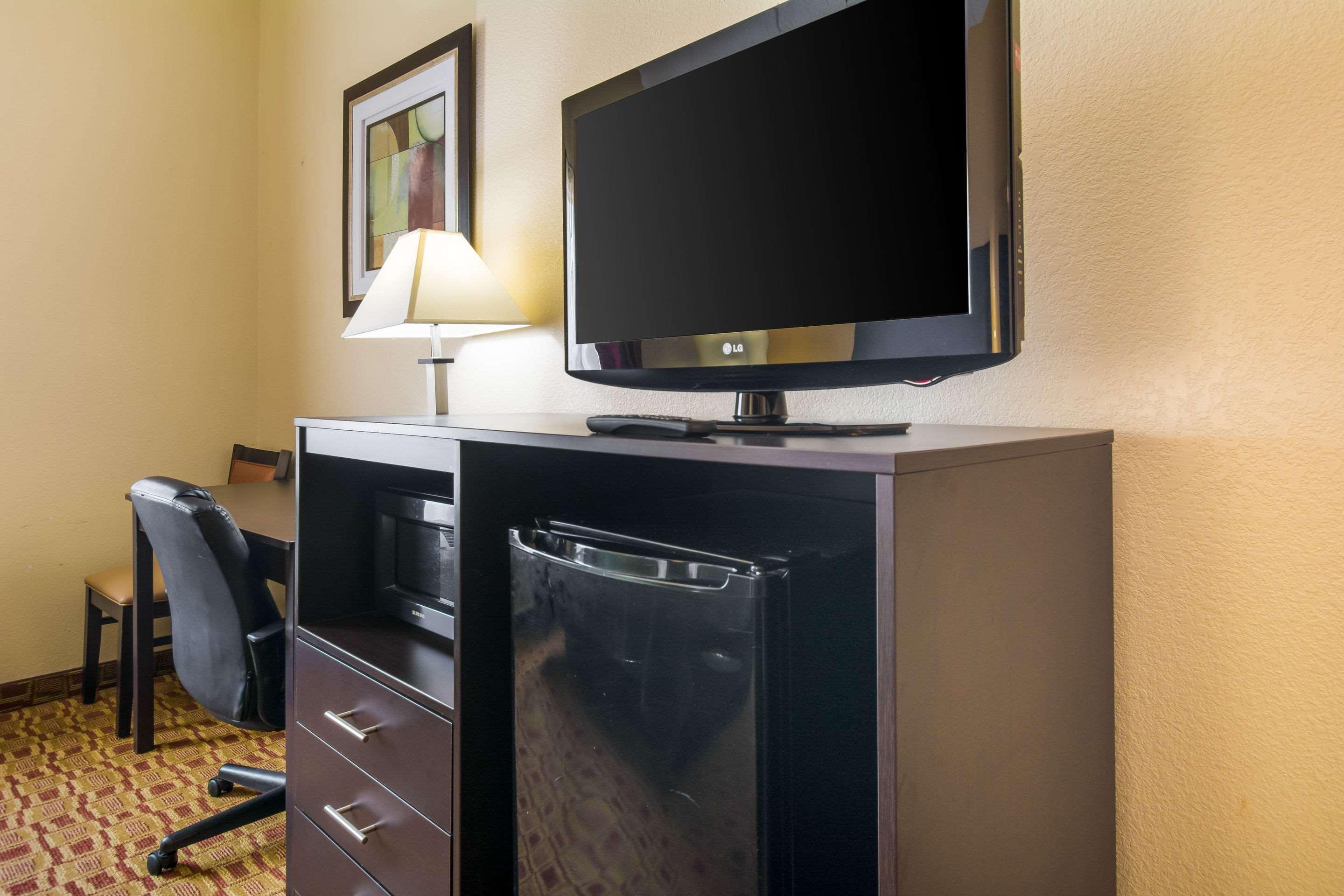 Quality Inn & Suites Sellersburg Екстер'єр фото
