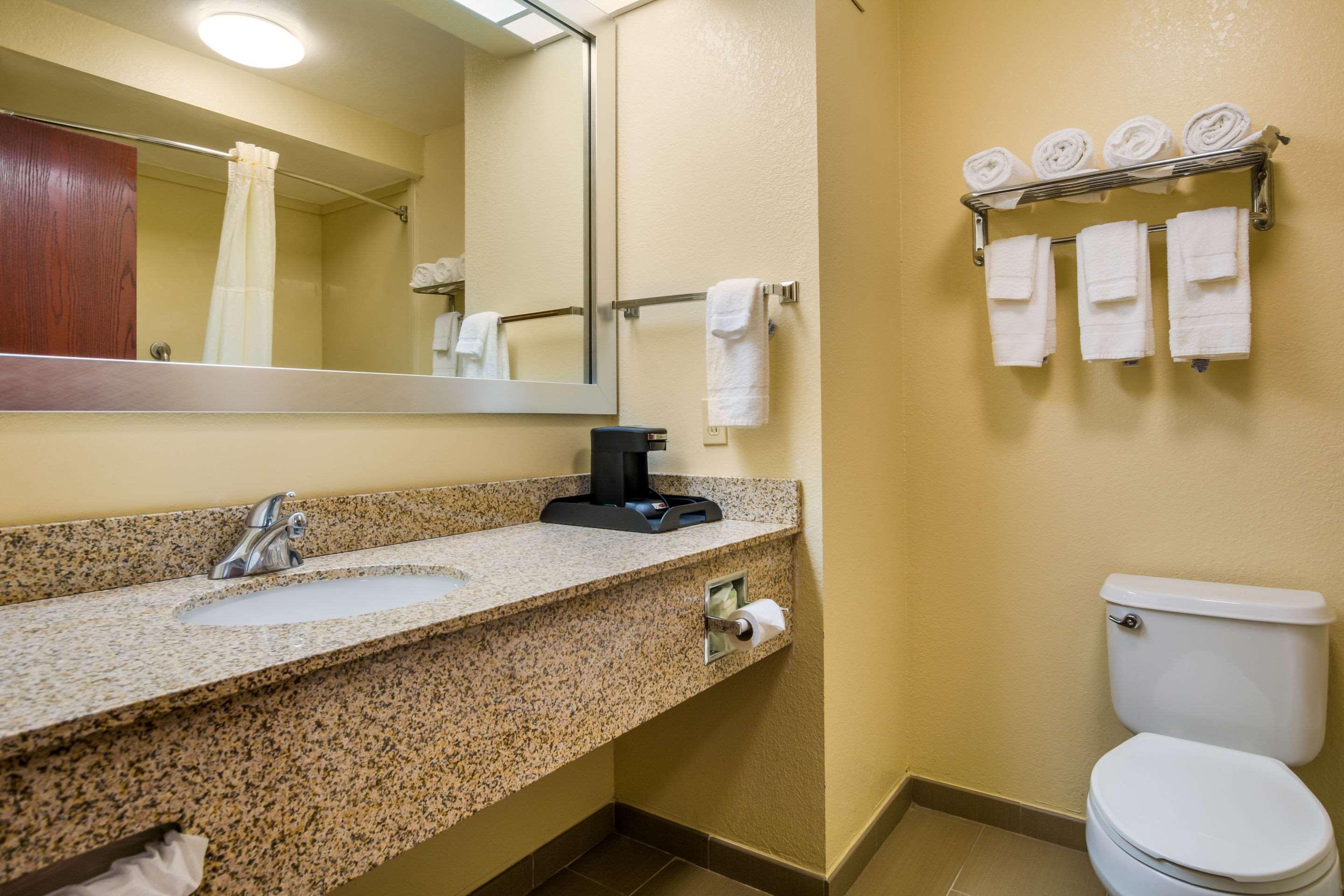 Quality Inn & Suites Sellersburg Екстер'єр фото