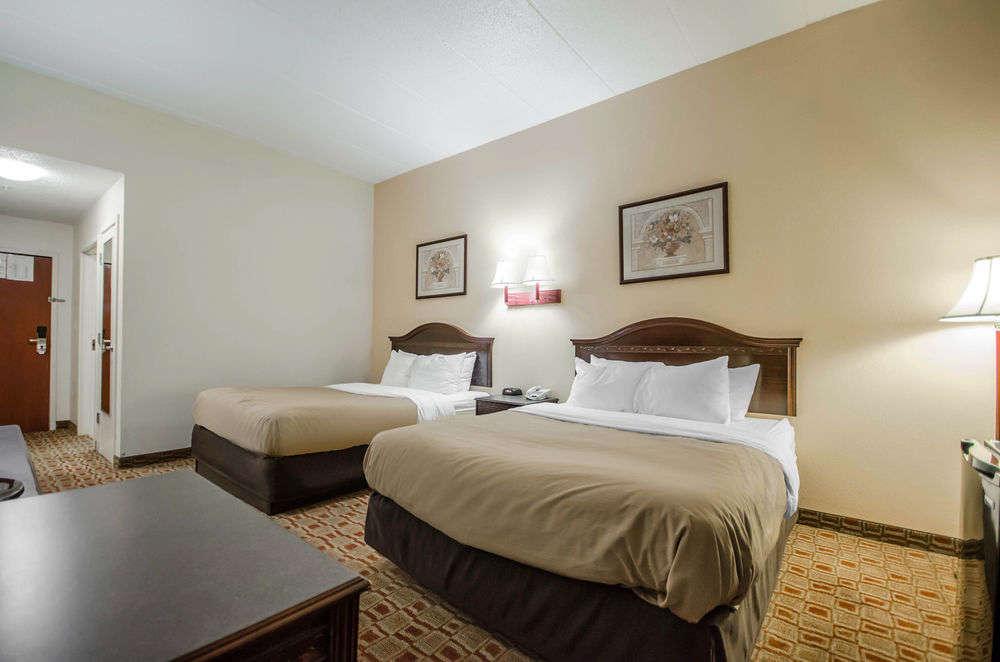 Quality Inn & Suites Sellersburg Екстер'єр фото