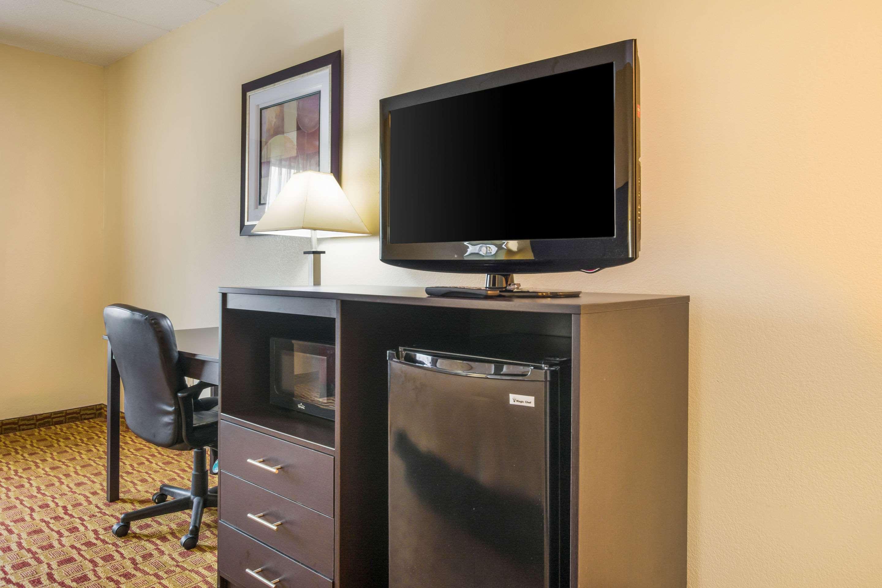 Quality Inn & Suites Sellersburg Екстер'єр фото