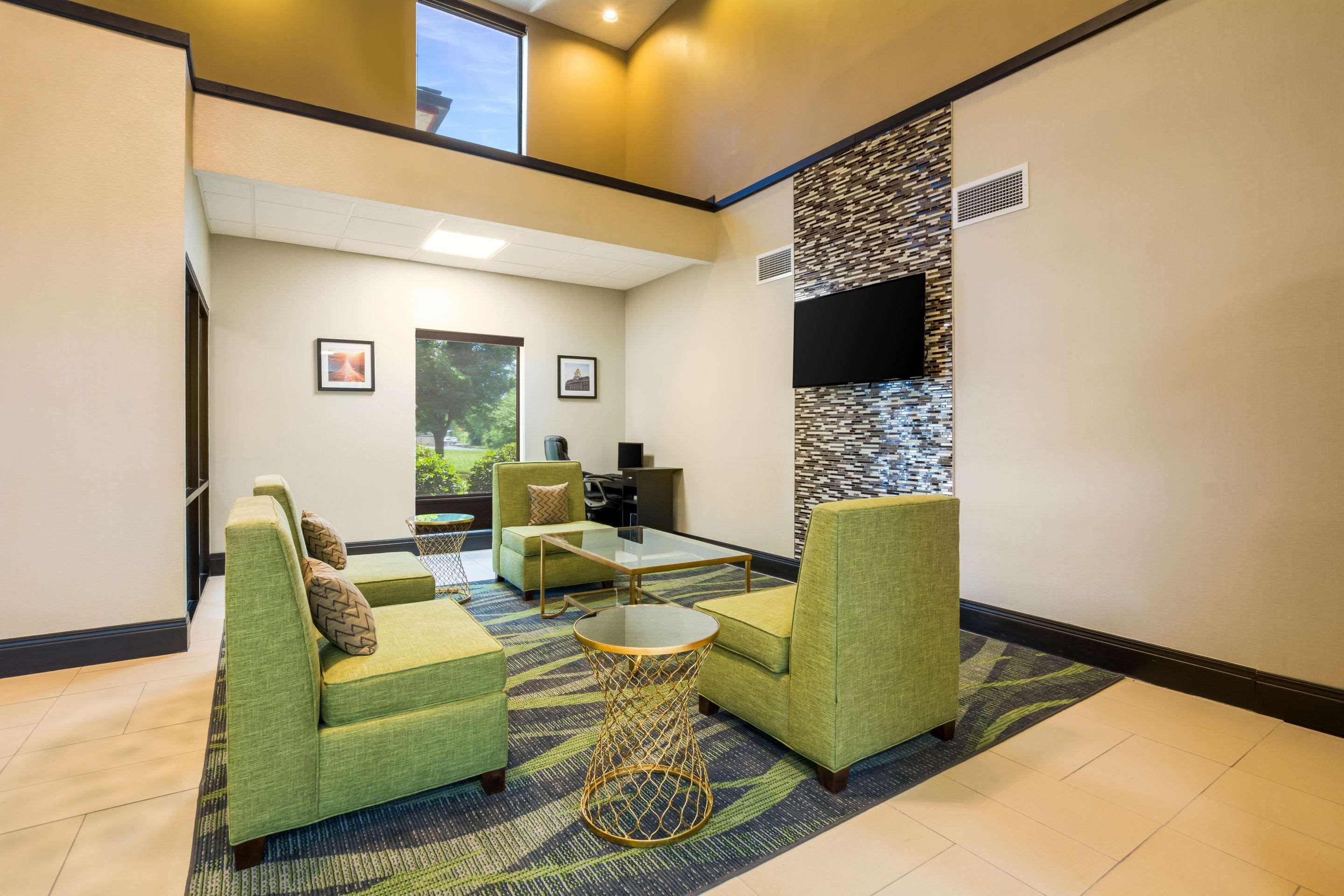 Quality Inn & Suites Sellersburg Екстер'єр фото