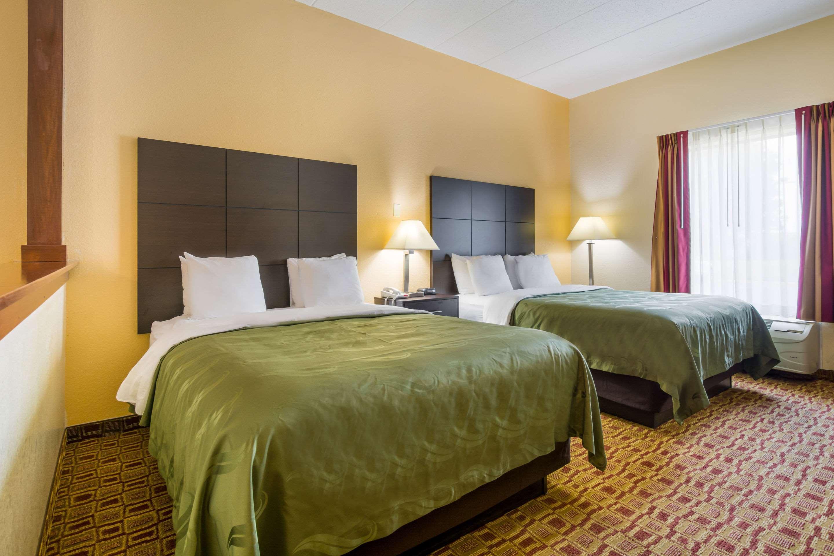 Quality Inn & Suites Sellersburg Екстер'єр фото