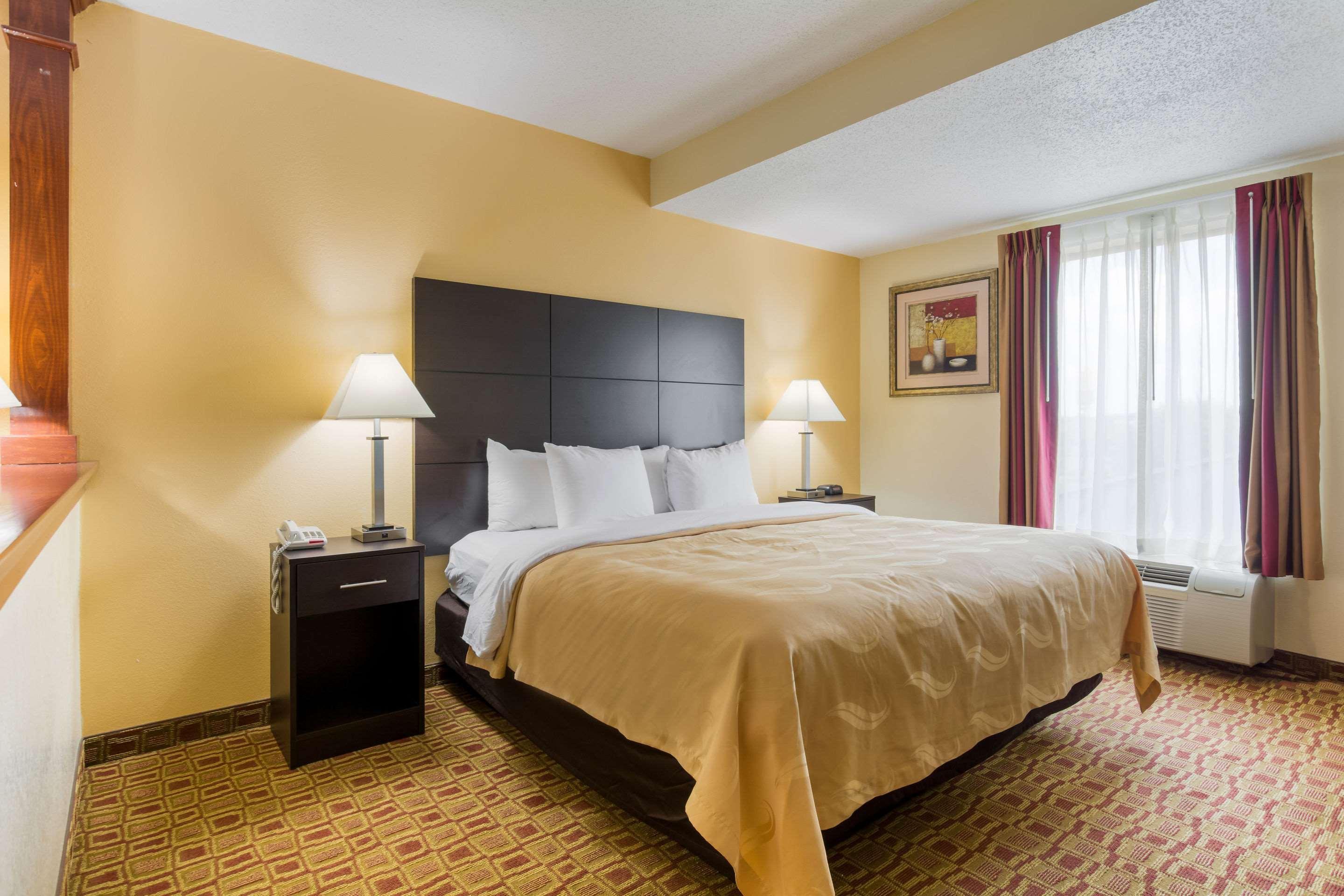 Quality Inn & Suites Sellersburg Екстер'єр фото