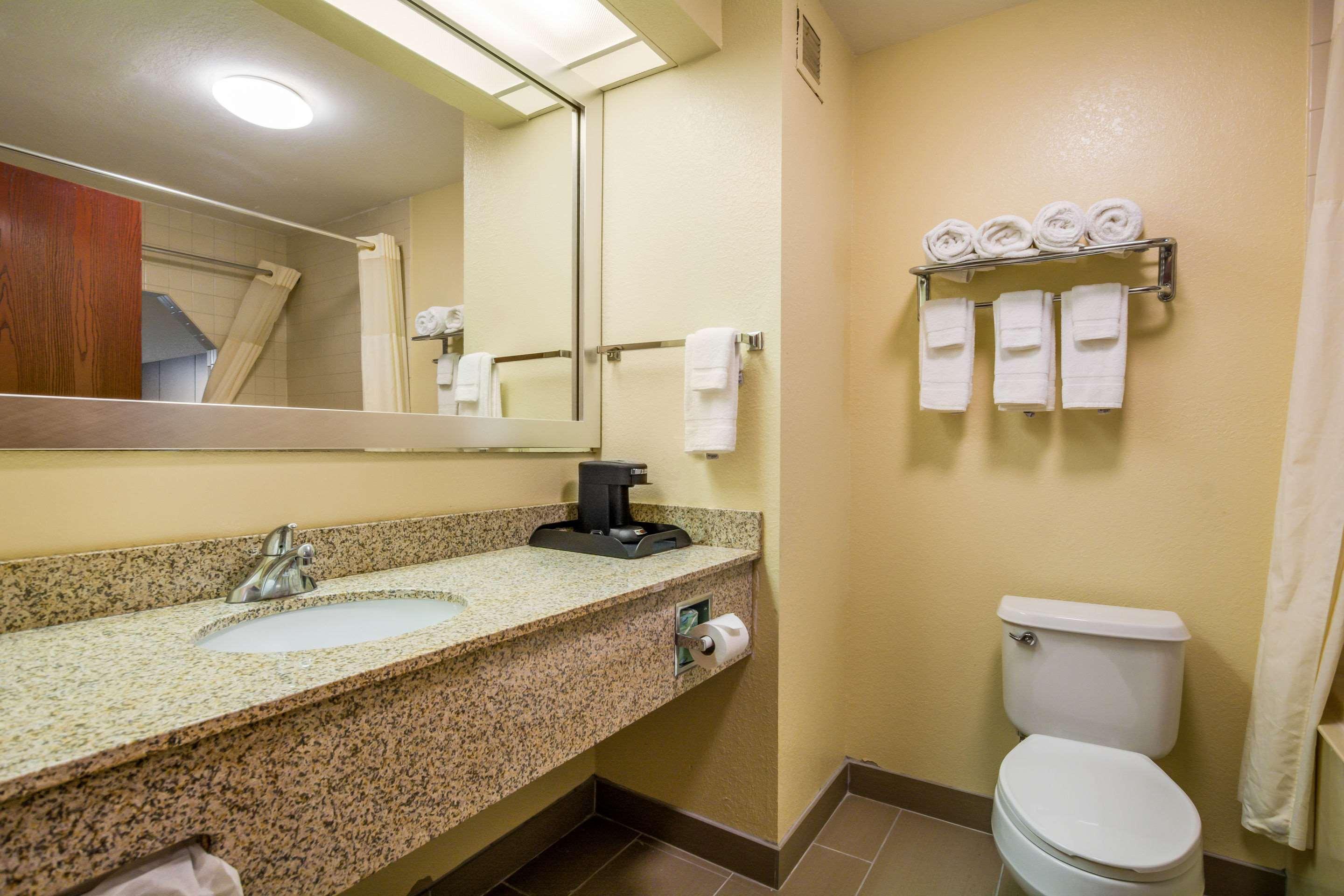 Quality Inn & Suites Sellersburg Екстер'єр фото