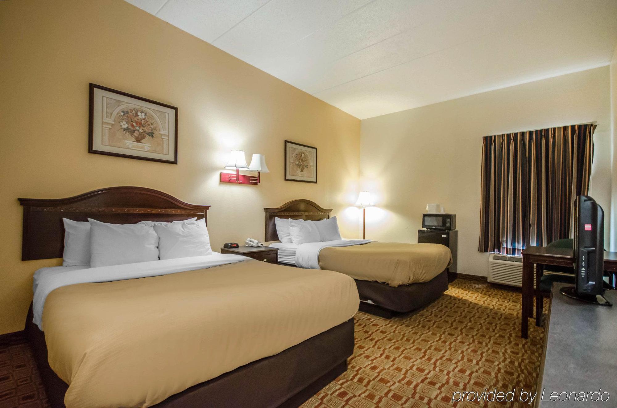 Quality Inn & Suites Sellersburg Екстер'єр фото
