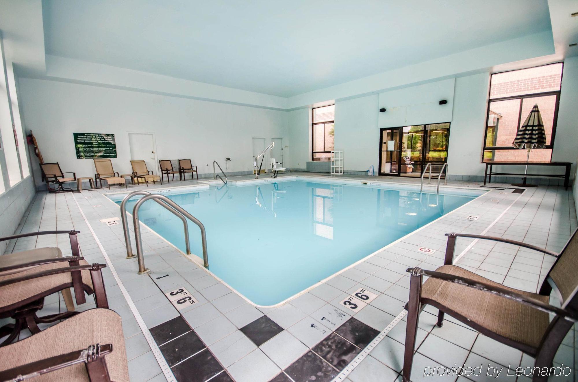 Quality Inn & Suites Sellersburg Екстер'єр фото