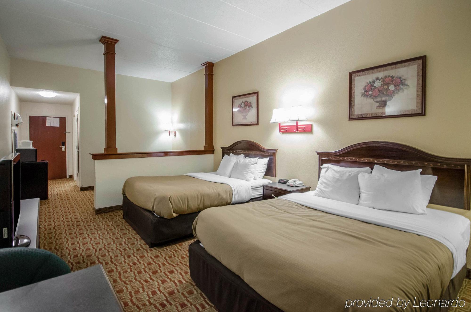 Quality Inn & Suites Sellersburg Екстер'єр фото