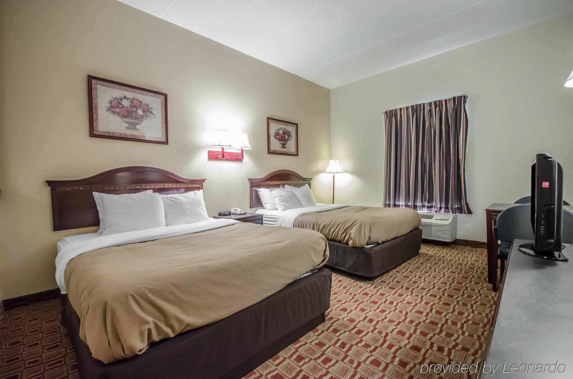 Quality Inn & Suites Sellersburg Екстер'єр фото